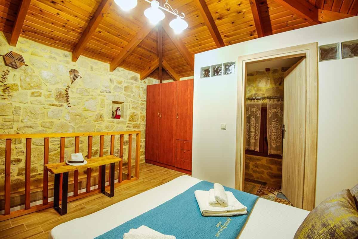 Stonehouse Olivelia - Afrathias Beach Tympaki Exterior photo
